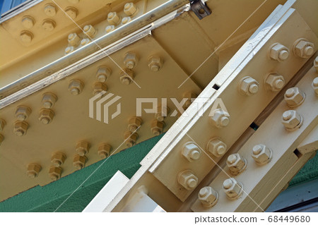 Seismic retrofitting of school buildings 68449680