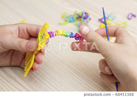 Rubber Band Weaving. Knitting rubber bands with 68451388