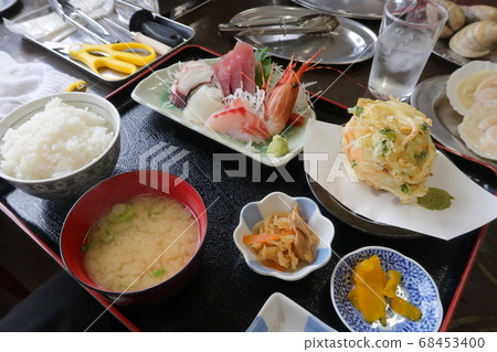海鮮燒烤和生魚片套餐 海鮮燒烤和生魚片套餐 68453400