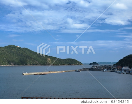 相生灣西側的椿山漁港和東側的金崎崎風光 68454245