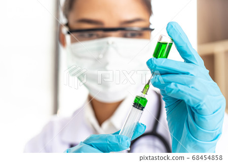 Doctors or scientists prepare a vaccine to prevent a new strain of influenza to inject the patient to create immunity in the body, Vaccinate concept. Doctors or scientists prepare a vaccine to prevent a new strain of influenza to inject the patient to create immunity in the body, Vaccinate concept. 68454858