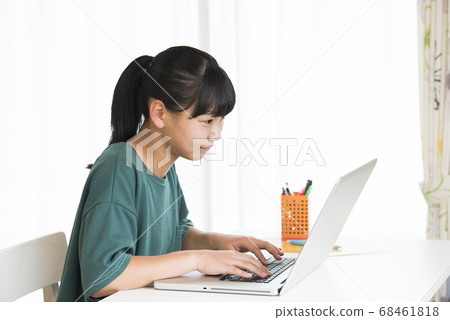 Online class girl junior high school student 68461818