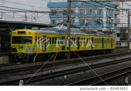 龍水流山線線馬橋站的普通列車(2000型) 龍水流山線線馬橋站的普通列車(2000型) 68463691