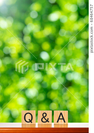 問答與綠色背景 68464757