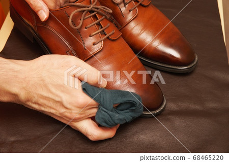 Image photograph of shoe polish (process of mirror polishing of toes) Image photograph of shoe polish (process of mirror polishing of toes) 68465220
