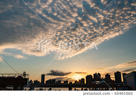 sunset view at dadaocheng wharf, taipei 68465860