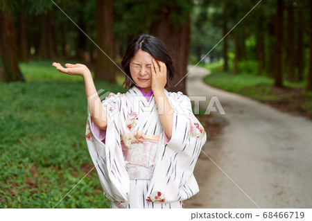 女人被害蟲咬 女人被害蟲咬 68466719