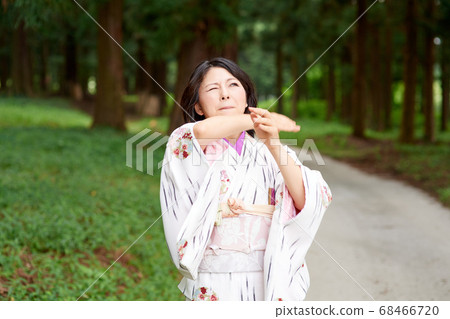 Woman bitten by a pest Woman bitten by a pest 68466720