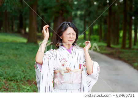 女人被害蟲咬 女人被害蟲咬 68466721