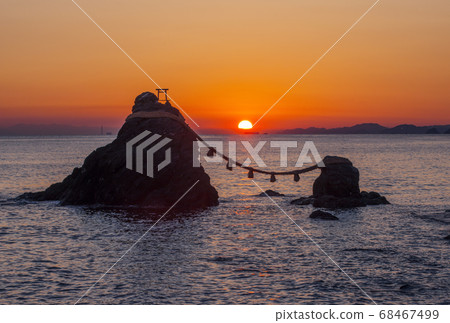 Ise Futami no Meotoiwa, Meotoiwa sunrise, Futamiura Asahi scenery, Ise Shima tourist spot Ise Futami no Meotoiwa, Meotoiwa sunrise, Futamiura Asahi scenery, Ise Shima tourist spot 68467499
