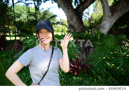 Woman posing in front of trees 68469014