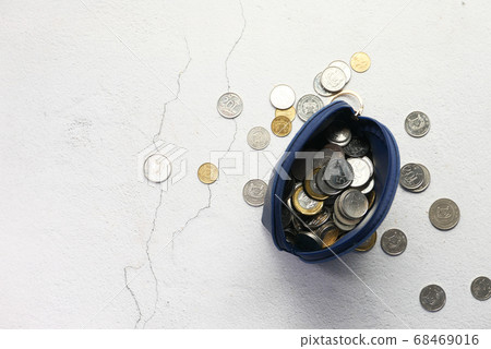 top view of coins in a small leather bag  68469016