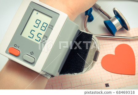 Measuring blood pressure and medical stethoscope 68469318