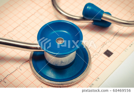 Medical stethoscope with electrocardiogram graph Medical stethoscope with electrocardiogram graph 68469556