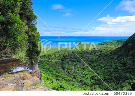 Pinaisara Falls, a superb view from Takigami Iriomote Island 68470359