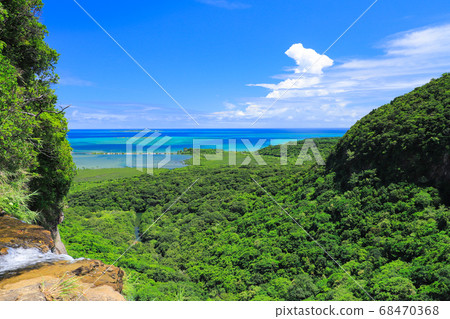 Pinaisara Falls, a superb view from Takigami Iriomote Island 68470368