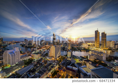 Cityscape in Bangkok city from roof top bar in 68471334