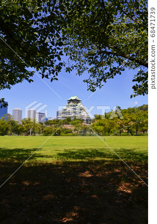 Osaka Castle from the Nishinomaru garden to see the castle tower 68471739