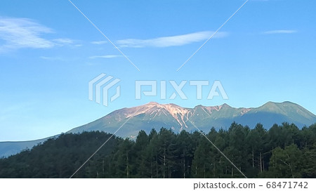 取自信州山的夏日風景。 68471742