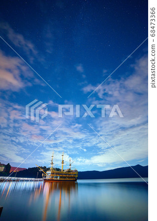 Night view of Lake Ashi _No2 68473366