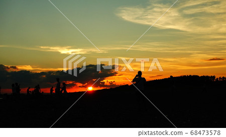 Beach at dusk 68473578