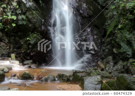 Waterfall: Genji Waterfall: Genji Waterfall Cooling: 100 Greenery of Osaka: Hakkei Katano 68474329