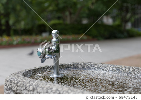 噴泉在公園 噴泉在公園 68475143