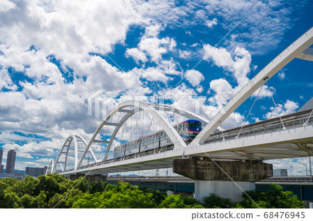 橫渡淀江鐵橋的大阪單軌電車3000系列駛往河原市 68476945