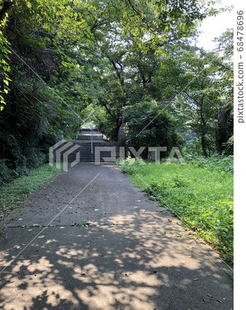 <<濱田五國神社的石階表參道(島根縣濱田市)>> <<濱田五國神社的石階表參道(島根縣濱田市)>> 68478696