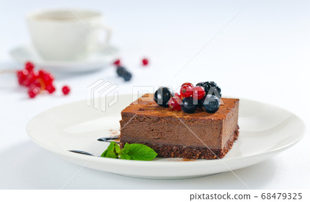 Chocolate cake with berries Chocolate cake with berries 68479325