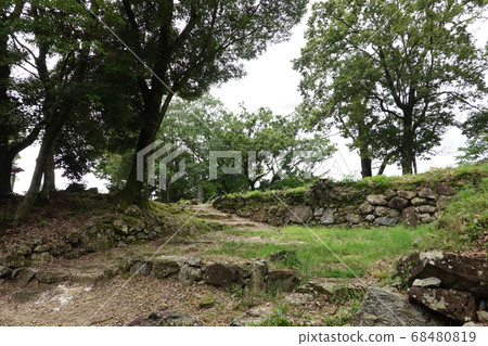 美濃金山城(主要城堡塔下的山洞遺跡) 美濃金山城(主要城堡塔下的山洞遺跡) 68480819