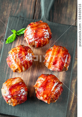 Bacon wrappped meatballs 68480918