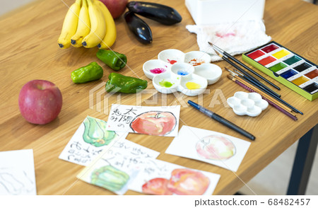 Enjoy beautiful Japanese colors! Draw a picture letter with a look. 68482457