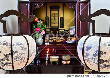 Bonsai lantern and Buddhist altar Bonsai lantern and Buddhist altar 68482675