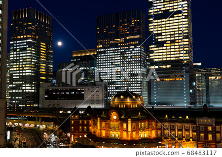 Lighted-up Tokyo Station Lighted-up Tokyo Station 68483117