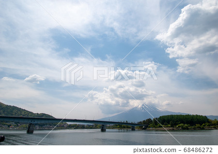 河口湖和富士山 河口湖和富士山 68486272