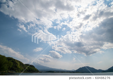 河口湖和富士山 68486276