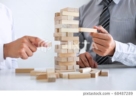 Planning Risk and Strategy in Business, Image of Planning Risk and Strategy in Business, Image of 68487289