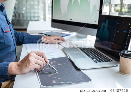 Businessman investor working in traders marketing 68487426