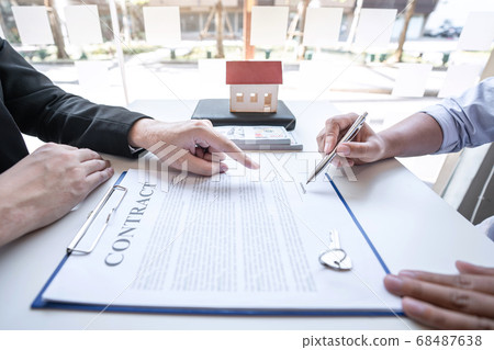 Real estate agent are presenting home loan and Real estate agent are presenting home loan and 68487638