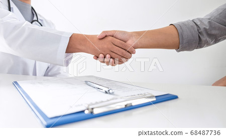 Finishing of consulting, Doctor and patient Finishing of consulting, Doctor and patient 68487736