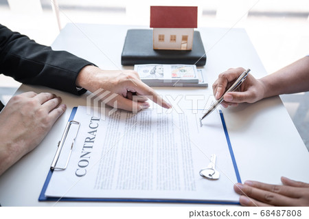 Sale purchase contract to buy a house, Real estate Sale purchase contract to buy a house, Real estate 68487808