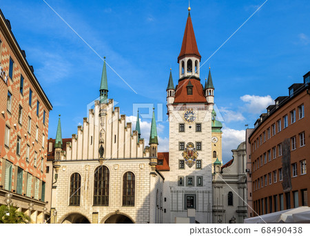 Old Town Hall on Marienplatz square in Munich, 68490438
