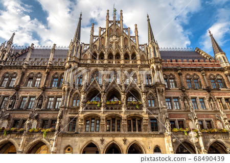 Rathaus or New Town Hall on Marienplatz square in 68490439
