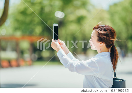 business woman calling 68490985