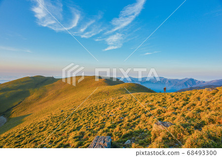 台灣高山湖泊-天使的眼淚 嘉明湖 日出 台灣高山湖泊-天使的眼淚 嘉明湖 日出 68493300
