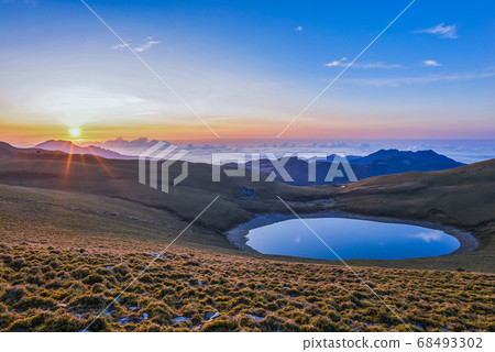 Taiwan Mountain Lakes-Angel's Tears Jiaming Lake Sunrise 68493302