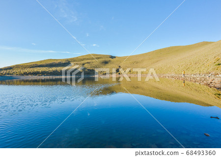 台灣高山湖泊-天使的眼淚 嘉明湖 日出 台灣高山湖泊-天使的眼淚 嘉明湖 日出 68493360