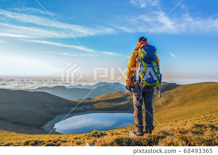台灣高山湖泊-天使的眼淚 嘉明湖 日出 台灣高山湖泊-天使的眼淚 嘉明湖 日出 68493365