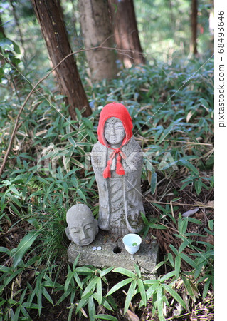 Mr. Jizo in the mountain 68493646